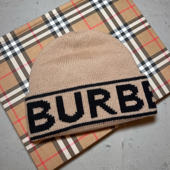 BURBERRY Two-Tone Cashmere knitted Beanie Tan black Logo Print - Picture 1 of 8